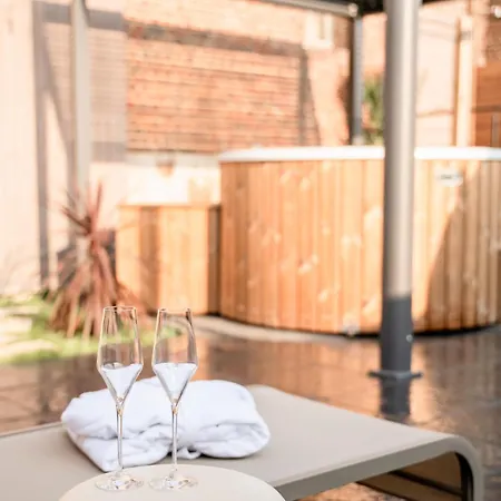 Domaine Des Lumieres & Hotell Aisonville-et-Bernoville